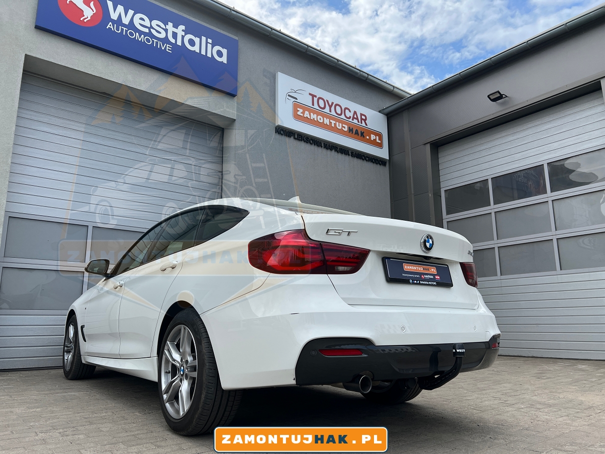 na zdjeciu bmw f34 3gt koloru bialego z hakiem holowniczym westfalia a40v po montazu w profesjonalnym serwisie w hakow holowniczych w poznaniu 303003900113